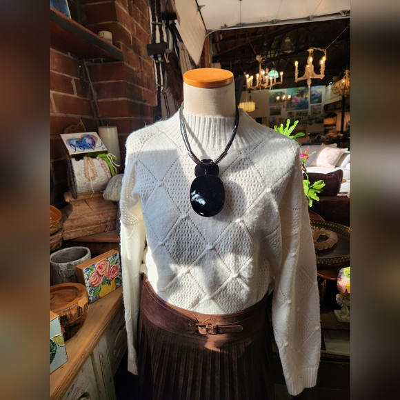 Elegant Pink and Black Pendant Necklace with Earrings Set - Picture 17 of 17